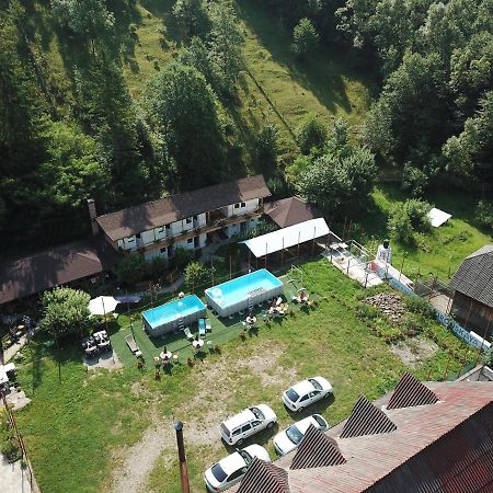 Pensiunea Serbeca Brosteni Buitenkant foto