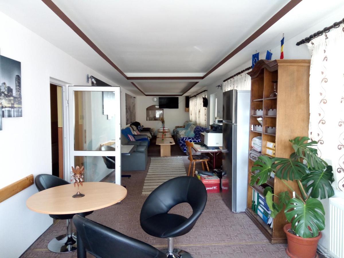 Pensiunea Serbeca Brosteni Buitenkant foto